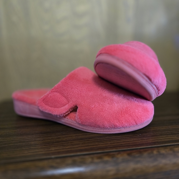 Vionic Women's Pink Slippers - Picture 6 of 7